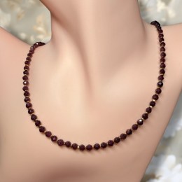 granat-fazetovany-hematit-pokoveny-nahrdelnik-48-cm-o-gul-4-mm-04