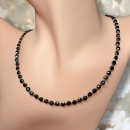 hematit-pokoveny-fazetovany-nahrdelnik-40-cm-o-gul-4x4x2-5-mm-01