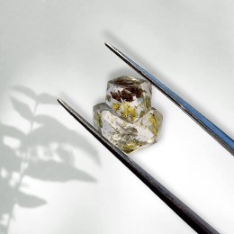 herkimer-marmarossky-diamant-s-petroleumom-surovy-0-60g-01