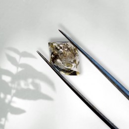 herkimer-marmarossky-diamant-s-petroleumom-surovy-0-68g-01