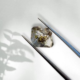 herkimer-marmarossky-diamant-s-petroleumom-surovy-0-69g-01