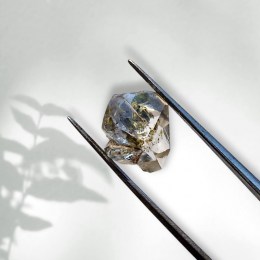 herkimer-marmarossky-diamant-s-petroleumom-surovy-0-69g-02