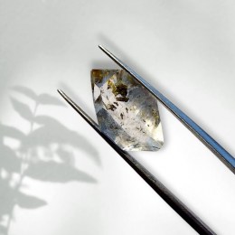 herkimer-marmarossky-diamant-s-petroleumom-surovy-0-90g-01