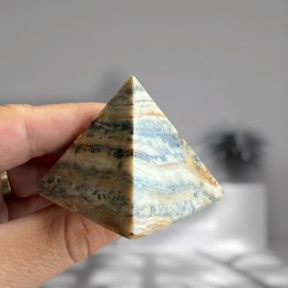 kalcit-zebra-pyramida-4-5x4-5-cm-02
