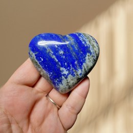 lapis-lazuli-srdce-hmatka-137-g-v-5-6-cm-01