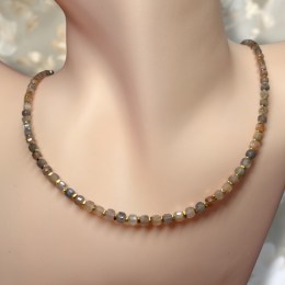 mesacny-kamen-multicolor-fazetovany-hematit-pokoveny-nahrdelnik-43-2-cm-o-gul-3x3-mm-05