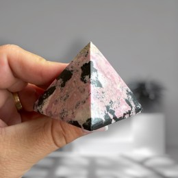 rodochrozit-pyramida-4-4x4-3-cm-02