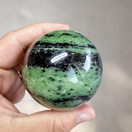 rubin-v-zoisite-gula-332-26-g-o-5-8-cm-01