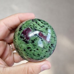 rubin-v-zoisite-gula-340-27-g-o-5-8-cm-01