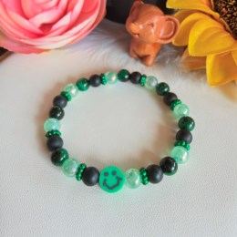 selenit-pokoveny-tigrie-oko-farbene-onyx-matny-maly-naramok-so-zelenym-smajlikom-o-gul-6-mm-01
