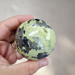 serpentin-s-pyritom-gula-388-25-g-o-5-8-cm-03